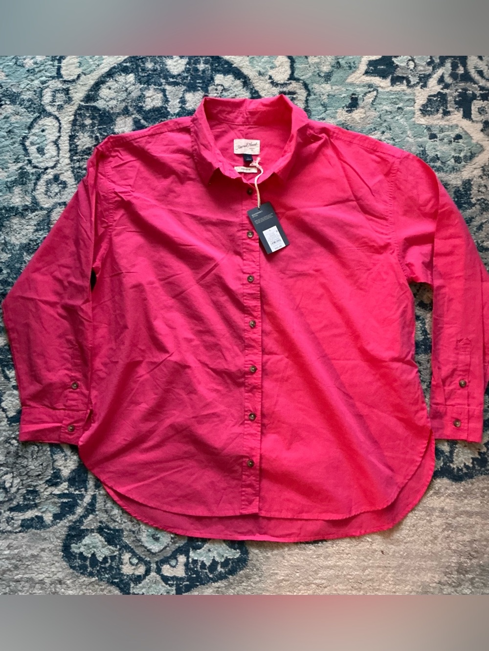 Universal Thread oversized long sleeved shirt. Size Large. NWT.